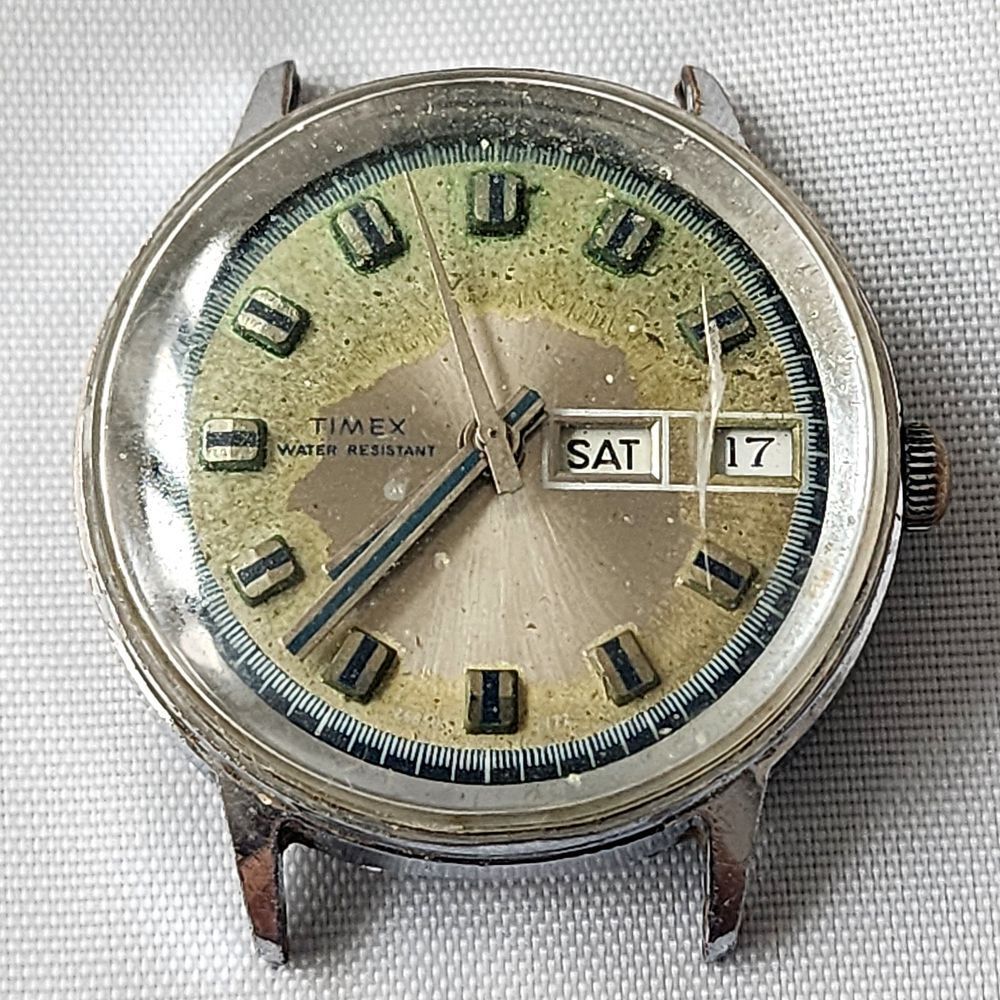 Timex Vintage Water‎ Resistant Day Date Watch Silver Retro Collectible Timepiece